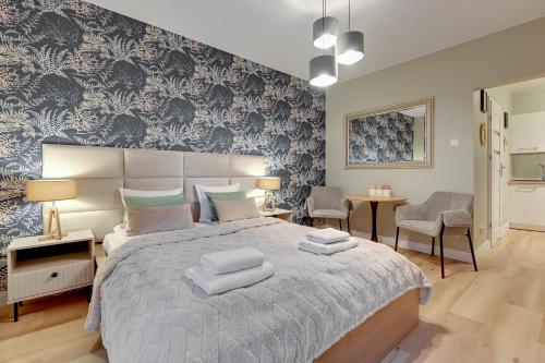 Ένα ή περισσότερα κρεβάτια σε δωμάτιο στο Staywin Apartments Chmielna Park