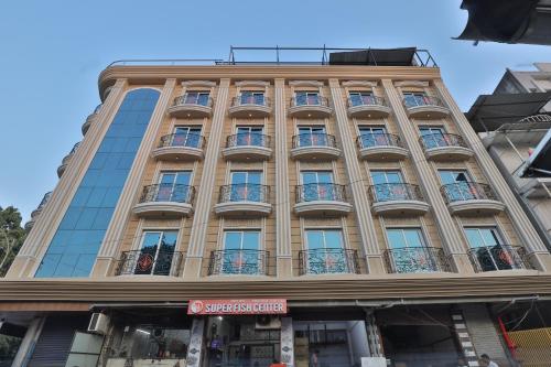 Bangunan di mana terletaknya hotel