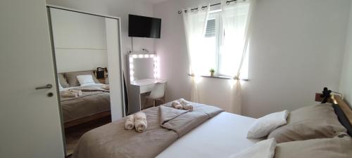 Sunny Oasis Apartment - high ground floor with sunny terrace & private garden!!