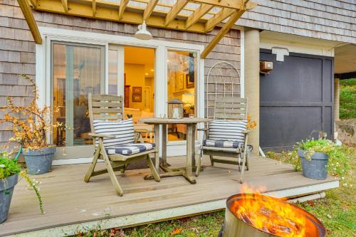 Κήπος έξω από το Airstream and Ocean View Unique Gloucester Getaway