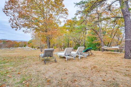 Κήπος έξω από το Airstream and Ocean View Unique Gloucester Getaway
