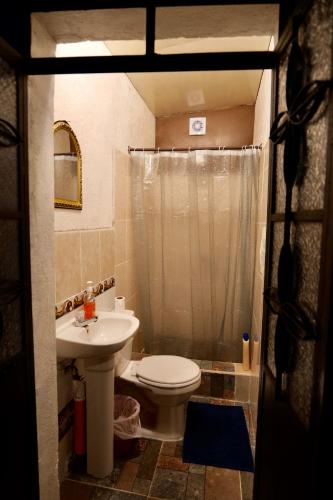 Koupelna v ubytování Comfortable Private Rooms - Wonderland B&B - Shuttle services available