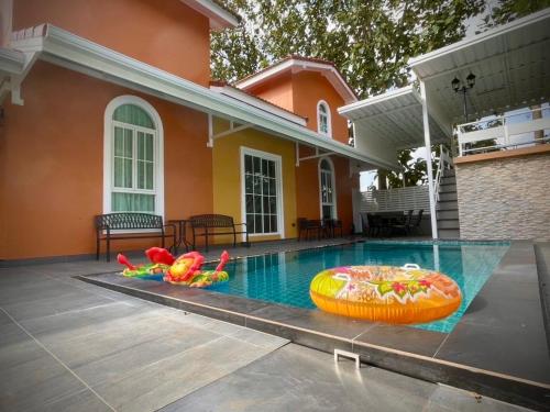 a swimming pool in front of a house at Felice House Khaoyai ฟิลิเช่เฮ้าส์เขาใหญ่ in Nong Nam Daeng