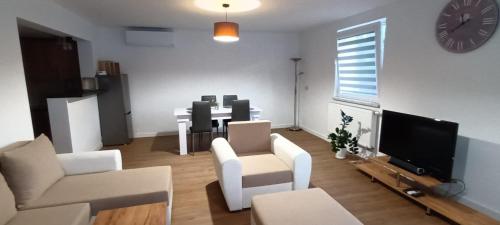Μια τηλεόραση ή/και κέντρο ψυχαγωγίας στο Pensjonat Kaprys