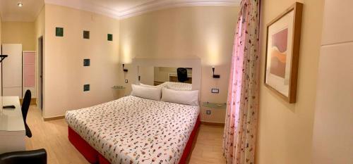 Postel nebo postele na pokoji v ubytování Hostal Arco Iris