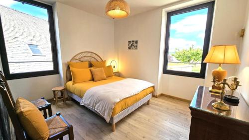 Postel nebo postele na pokoji v ubytování Gîte de France Le nid des grisets 4 épis - Gîte de France 8 personnes MAE-4591