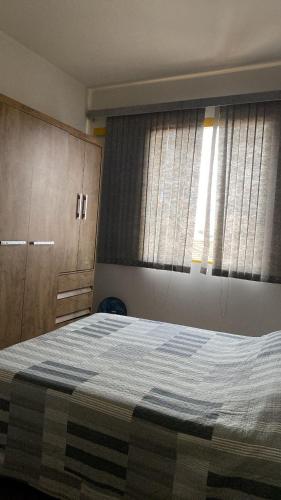 Postel nebo postele na pokoji v ubytování Apartamento no centro de Guaratinguetá