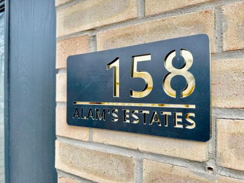 Gambar di galeri bagi Opulent 2BR 2BA House with FREE Parking di Cross Gates