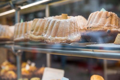 アパートメントの敷地内または近くでの食事または食べ物