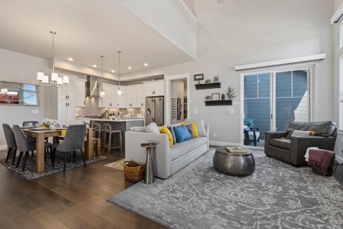 Posezení v ubytování Colorado Modern Retreat with King Beds, Pickleball