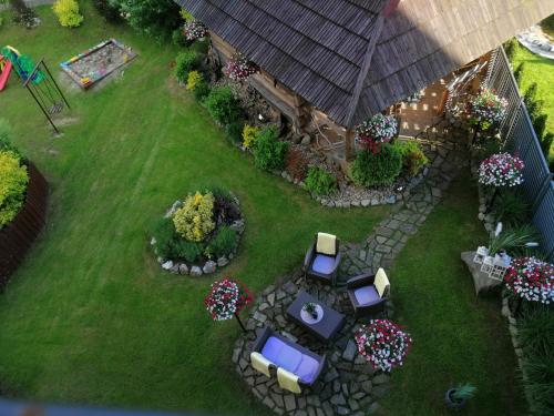 an aerial view of a backyard with a table and chairs at Marysieńka Pokoje Hrube Wyżne 12A in Zakopane