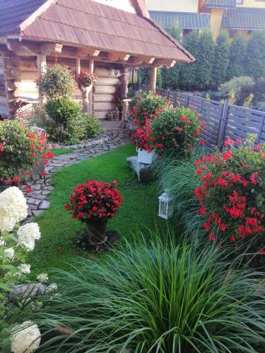 a garden with flowers in front of a house at Marysieńka Pokoje Hrube Wyżne 12A in Zakopane