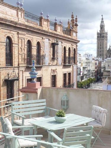 Duplex and terrace overlooking Giralda