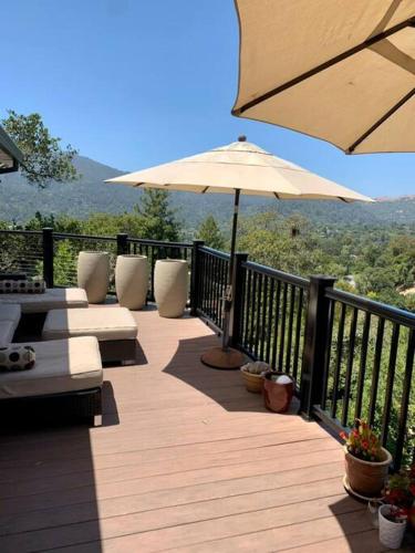 Balkoni atau teres di Amazing View Villa in Marin Close to SF and Napa