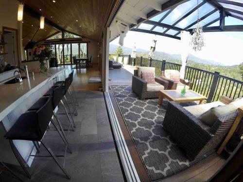 Balkoni atau teres di Amazing View Villa in Marin Close to SF and Napa