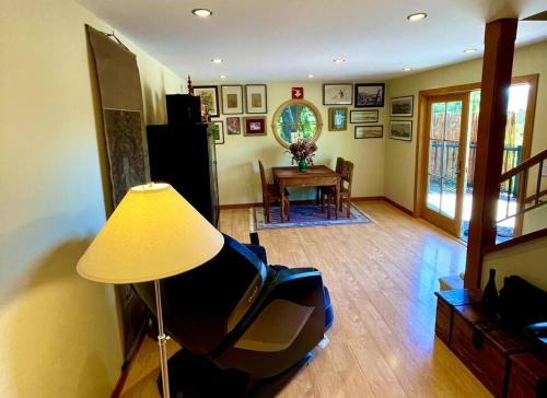 Ruang duduk di Amazing View Villa in Marin Close to SF and Napa