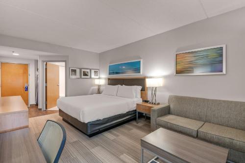 a hotel room with a bed and a couch at Holiday Inn Express Hershey-Harrisburg Area by IHG in Hershey