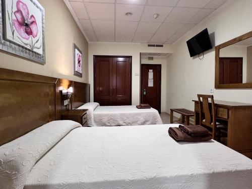 Ένα ή περισσότερα κρεβάτια σε δωμάτιο στο Hotel Don Juan