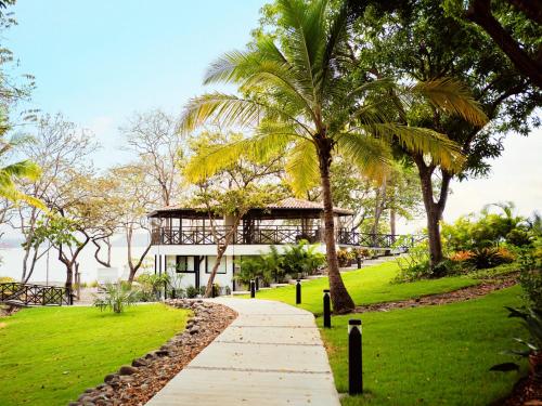 Taman di luar Reunion Hotel and Wellness Center