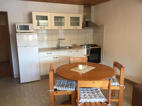 Kuchyň nebo kuchyňský kout v ubytování Apartments Durda