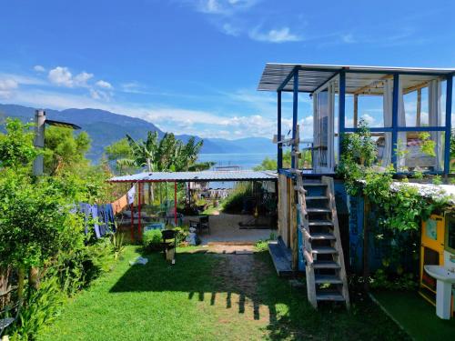 a house with a spiral staircase in a yard at Mundo Abu San Juan La laguna in San Juan La Laguna