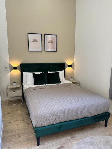 En eller flere senge i et værelse på Heaven Homes - Doppelzimmer mit eigenem Bad
