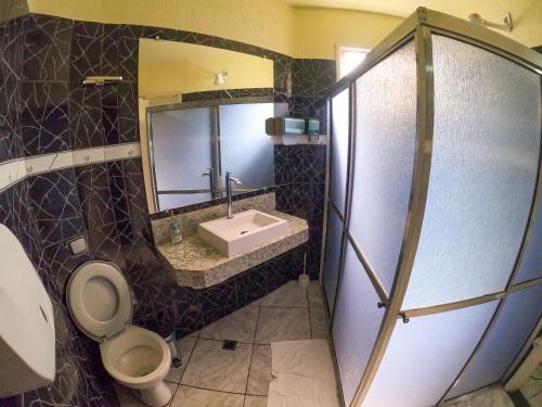 Ένα μπάνιο στο Pousada Oliveira Mucugê