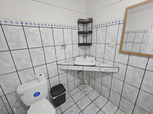 a bathroom with a toilet and a sink at Eus home in Atenas