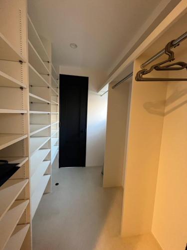 a walk in closet with a black door at 静谧时光 in Tokyo