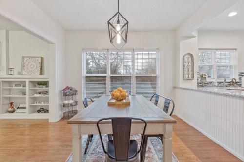 a kitchen and dining room with a table and chairs at Carson Flats Apt 5 - 1BR Near BOK, OSU Med, Dtwn in Tulsa