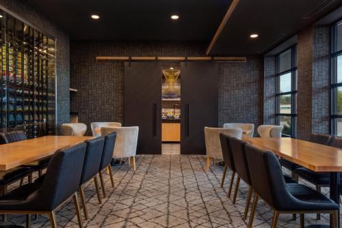 Restaurace v ubytování Staybridge Suites St. Catharines Conf Ctr by IHG