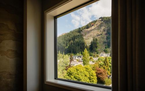 Nespecifikovaný výhled na hory nebo výhled na hory při pohledu z hotelu