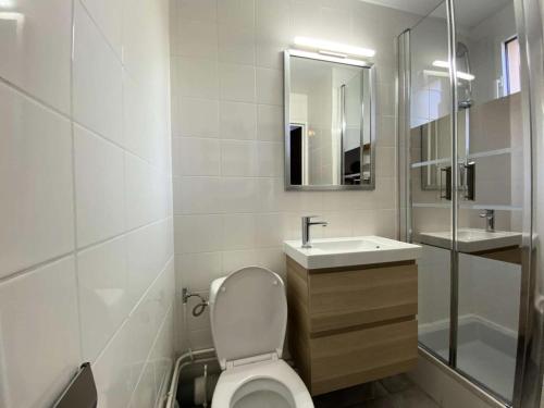 Vannituba majutusasutuses Résidence Vallee Blanche - 2 studios face a face dans la résidence Vallée Blanche MAE-4991