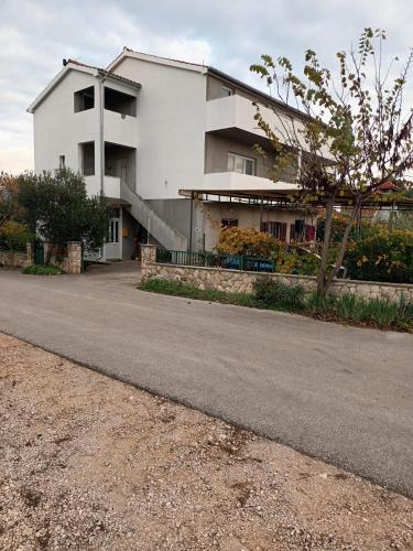 Apartments with a parking space Sibenik - 23616
