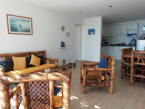 Kuchyň nebo kuchyňský kout v ubytování Dúplex 4 dormitorios frente al mar