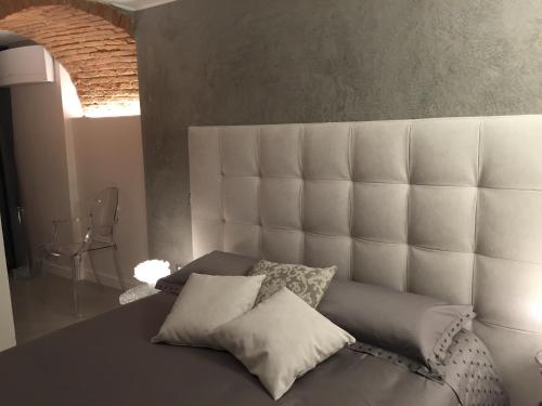 a white couch with pillows on it in a room at L'Angolino Nascosto in Verona