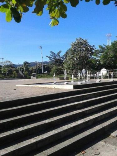 Taman di luar hospedaje Cuidad Colon Costa Rica