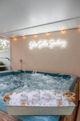 Galeriebild der Unterkunft Escape to Secluded Spa, Heated Pool, Game Room, Firepit Near Crystal and Rainbow Rivers in Citrus Springs