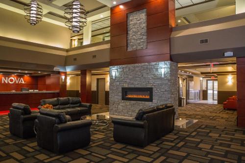 Гостиная зона в Chateau Nova Peace River