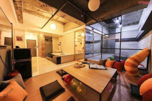 a living room with a couch and a table at 석남동 라임 호텔 in Incheon