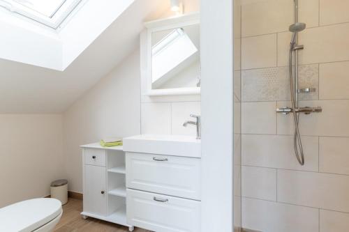 a bathroom with a shower and a sink and a toilet at Doppelhaushälfte direkt am Hafen von Tönning in Tönning