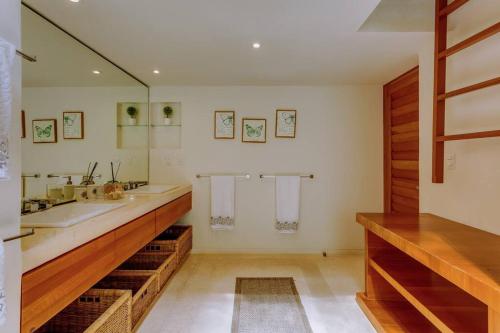 Ένα μπάνιο στο Dream House with private Deck in Puerto Aventuras