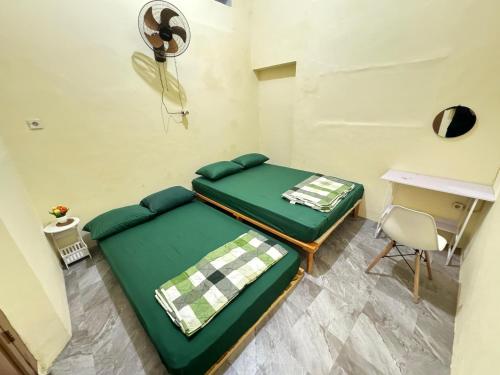 Ένα ή περισσότερα κρεβάτια σε δωμάτιο στο Ngabean Guest House Jogja