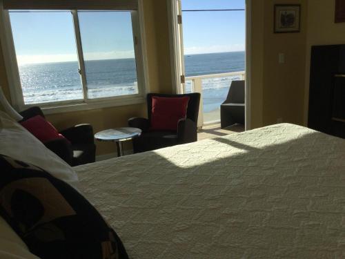 Ένα ή περισσότερα κρεβάτια σε δωμάτιο στο The Oceanfront Stay on MiramarBeach HMB