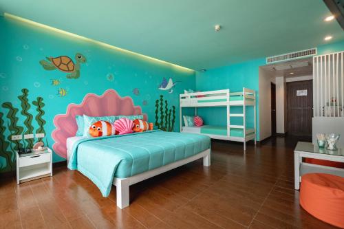 Postel nebo postele na pokoji v ubytování Hotel J Pattaya