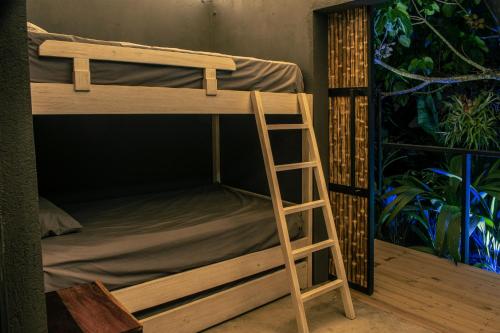 Palanda nebo palandy na pokoji v ubytování Cabañas de Lujo en Medio de la Naturaleza