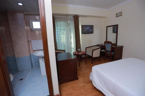 Ein Bett oder Betten in einem Zimmer der Unterkunft Atlas International Hotel