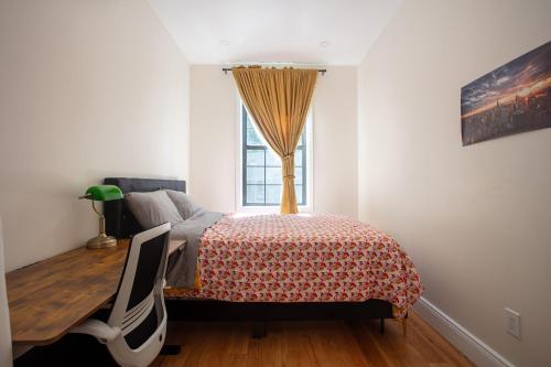 a bedroom with a bed and a window at Little manhattan near Time Square in New York