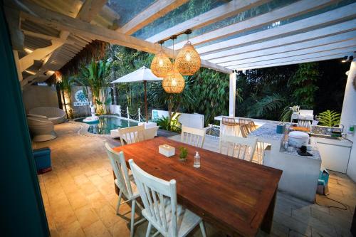 Ruang duduk di Ubu Villa Blekik - 2 Bedrooms Villa with River View