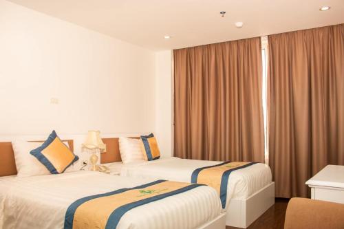 Ένα ή περισσότερα κρεβάτια σε δωμάτιο στο New Century Hotel